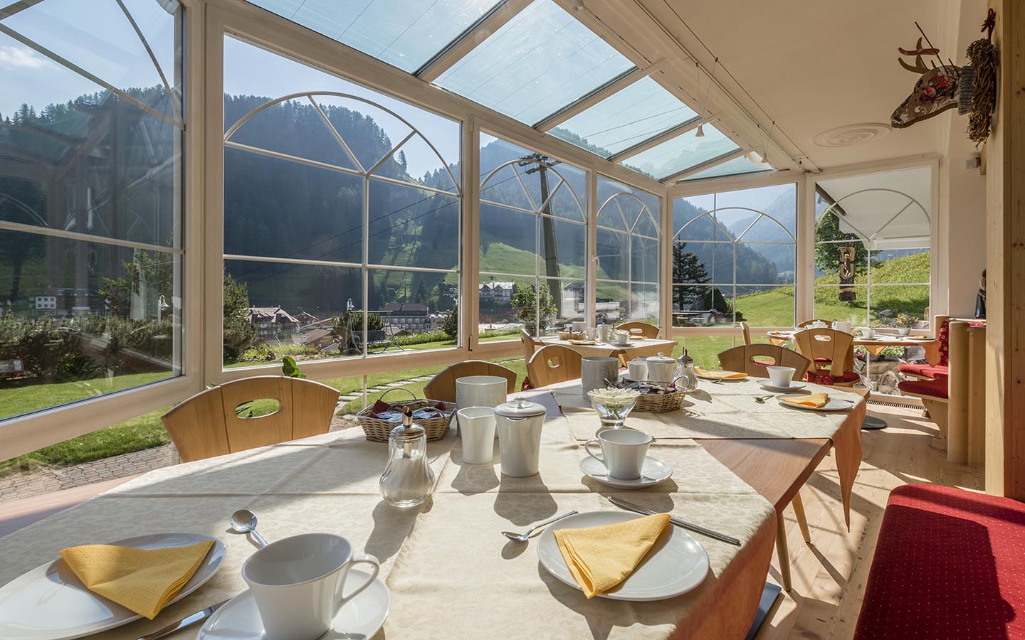 Breakfastroom with panoramic view